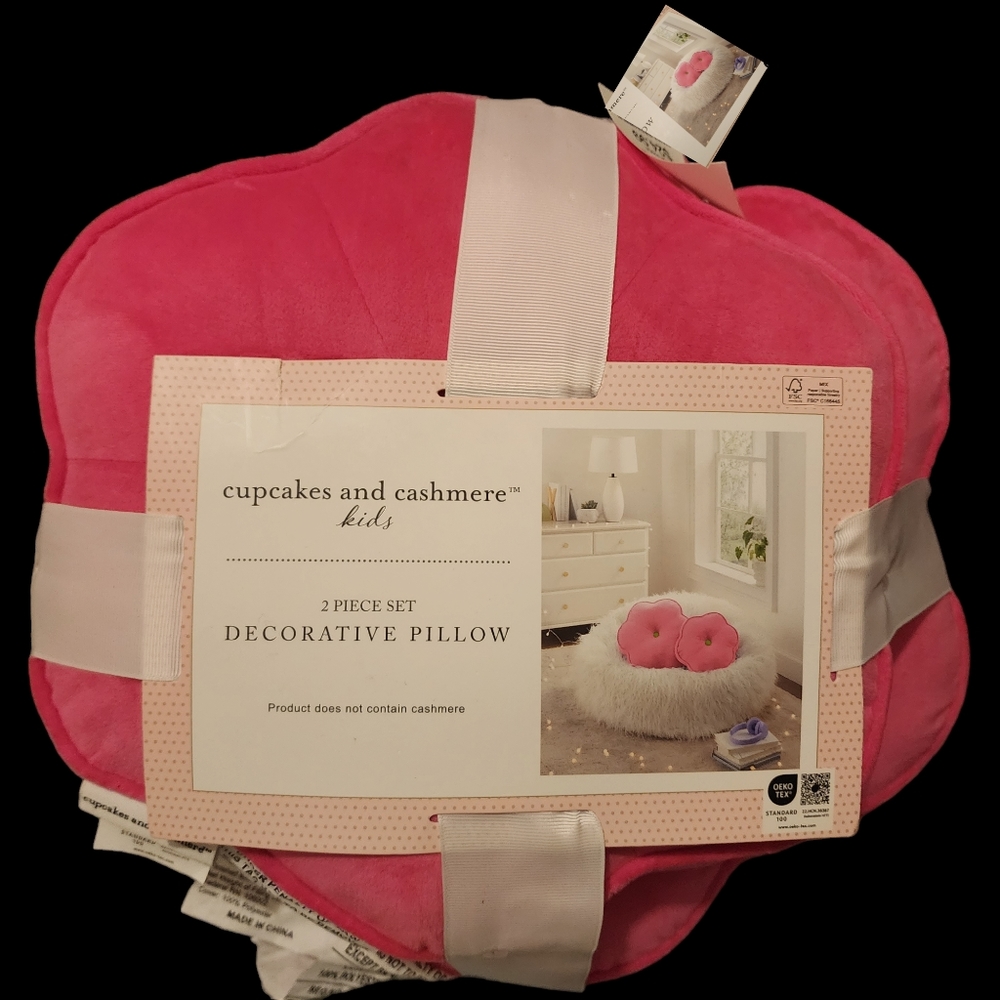 Cupcakes and Cashmere Pink Set  2 Decorative Pillow  Floral  Print